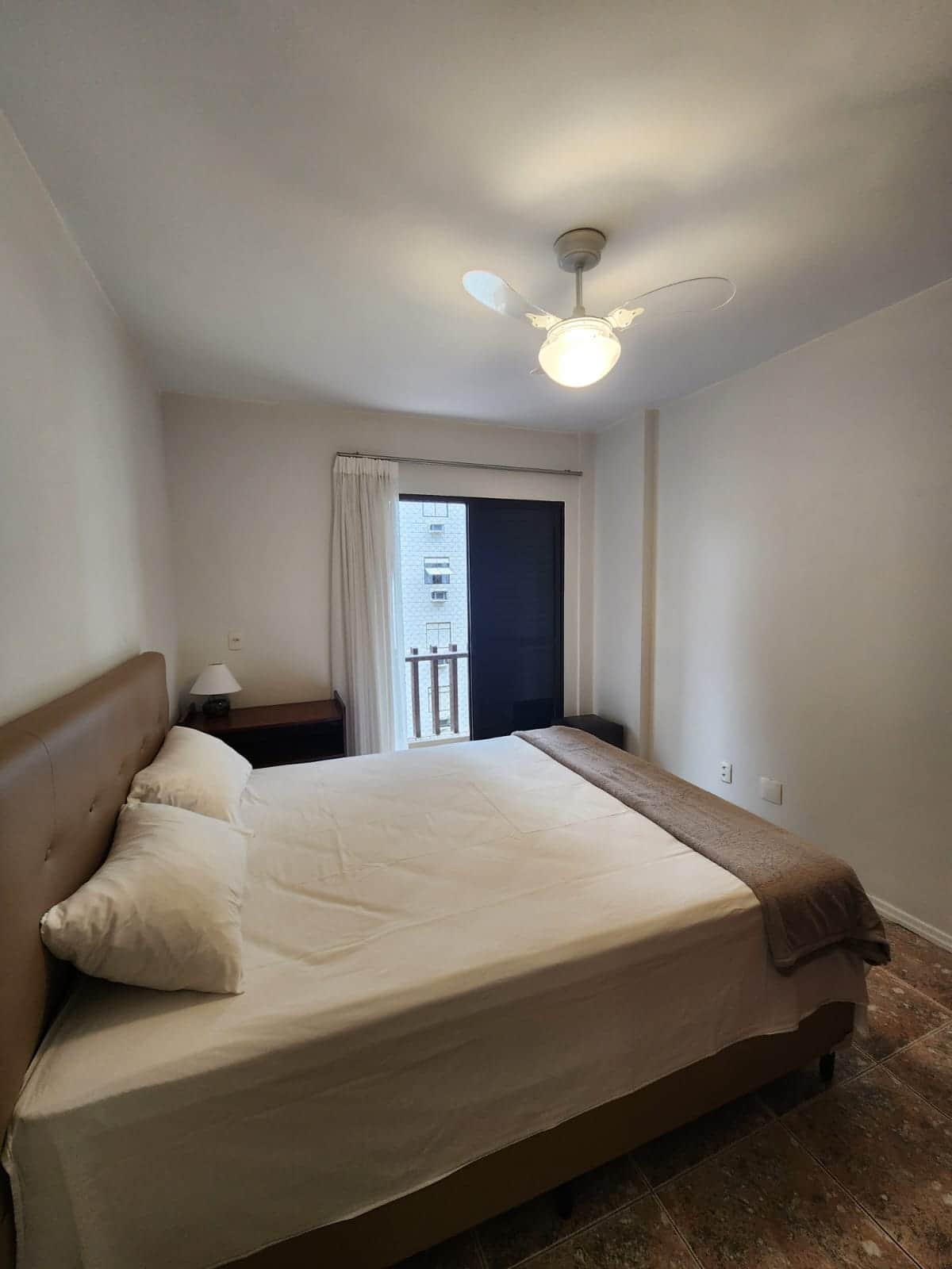 Quarto com cama queen