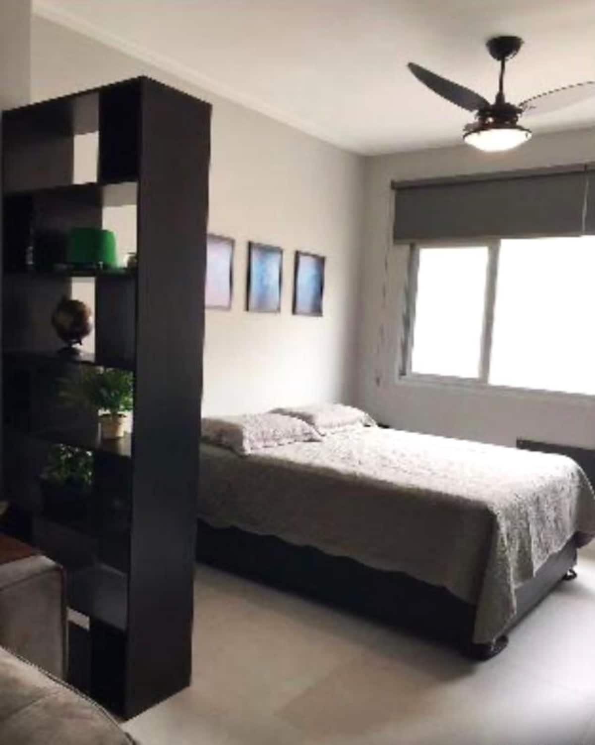 Quarto com cama de casal