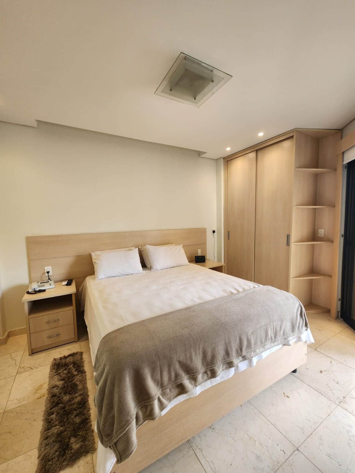Quarto com cama queen