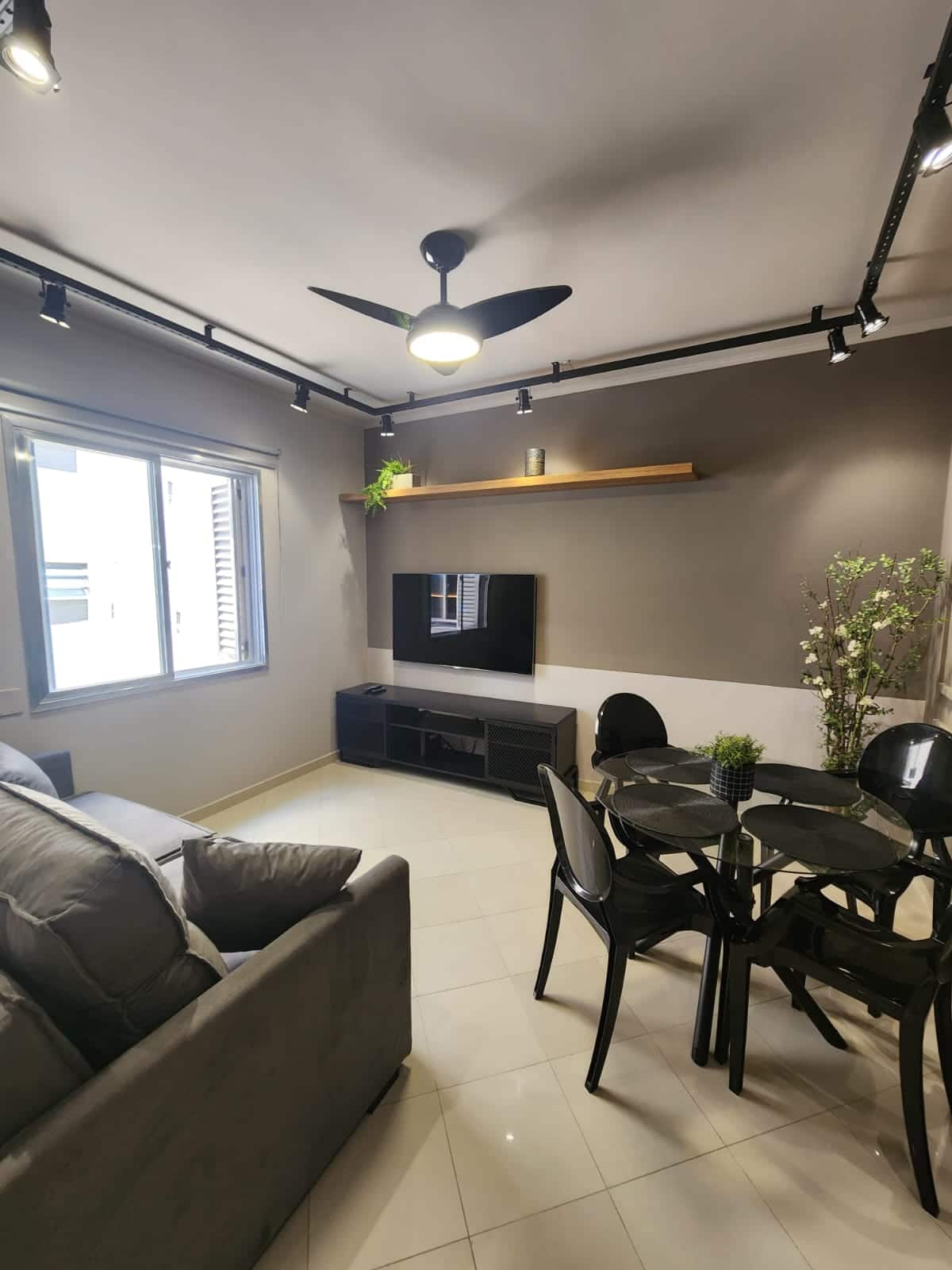 Apartamento na quadra da praia no Embaré