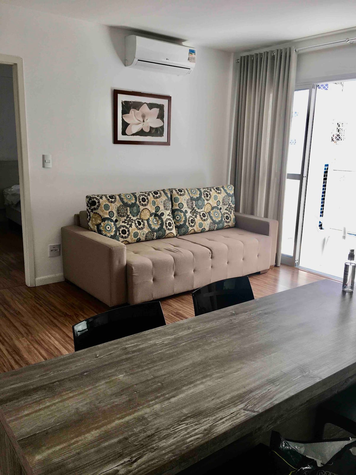 Sala do apartamento na Ponta da Praia